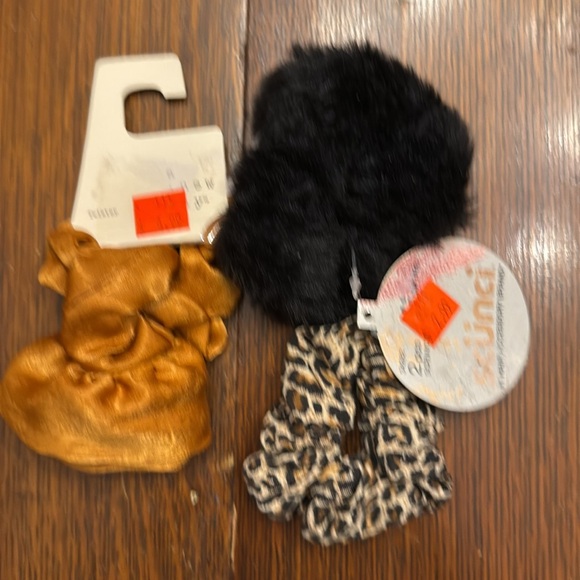 Large lot of hair accessories all NWT! Headscarves, head bands, & Scrunchies! - Picture 7 of 10